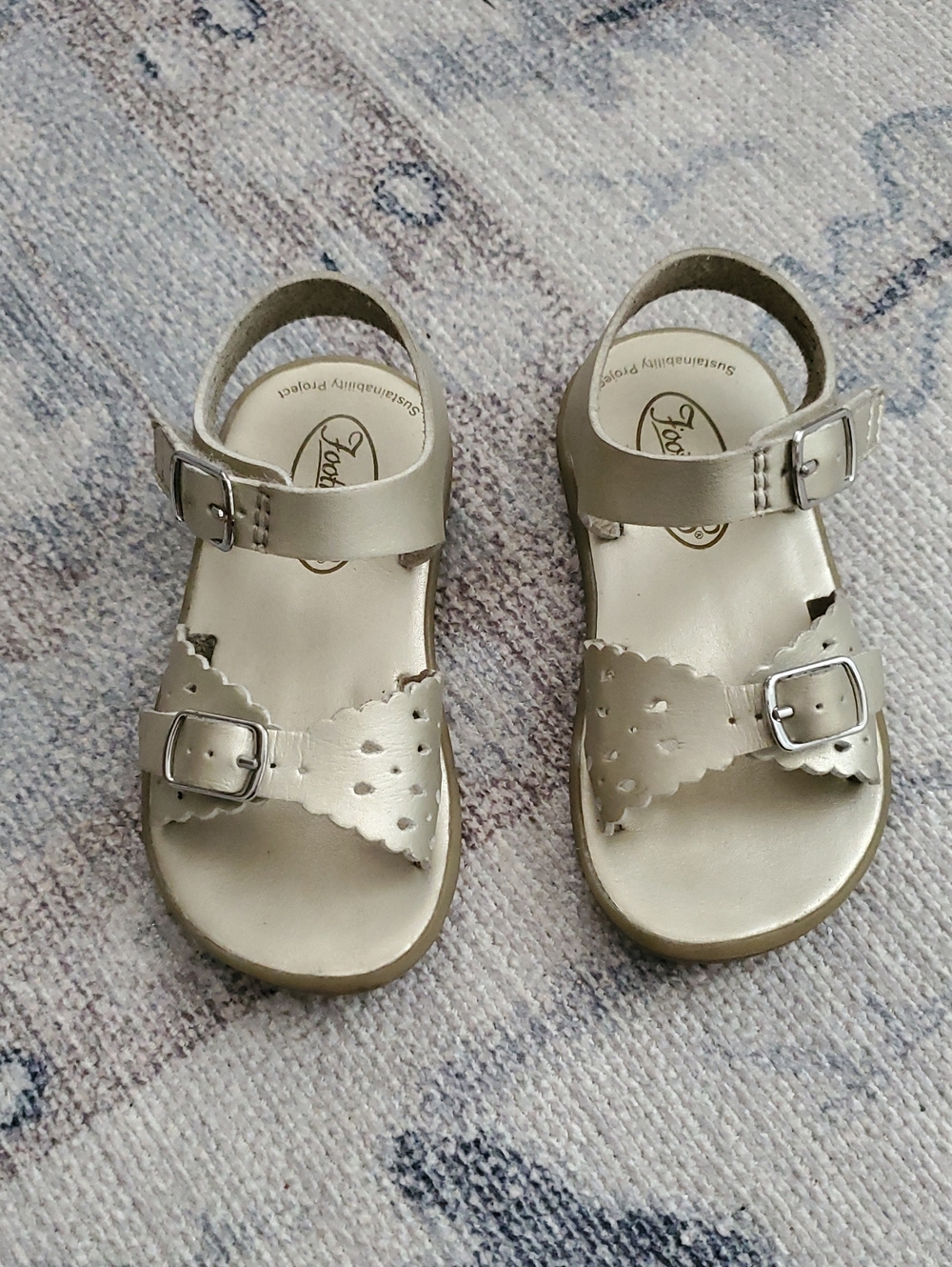 Footmates Toddler Girls Gold Metallic Buckle Strap Eco Ariel Sandals Sz6